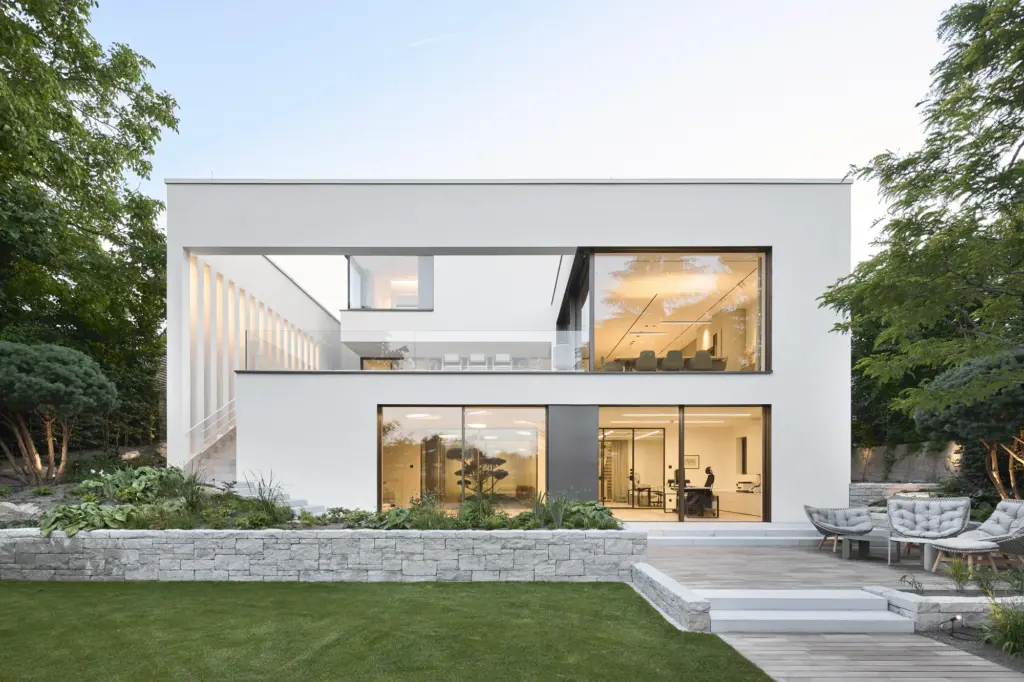 Moderne Aluminiumfenster von Werres Metallbau in stilvollem Wohnhaus
