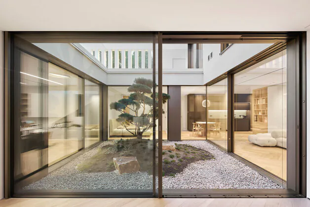 Hochwertige Aluminiumfenster mit zeitloser Optik und moderner Verarbeitung
