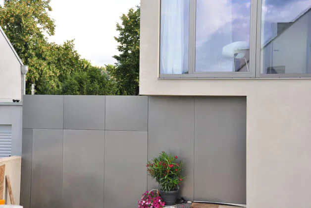 Design Garagentor mit hochwertiger Optik für moderne Architektur und Wohnkonzepte